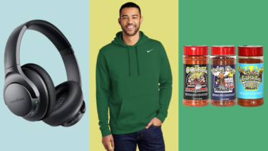 headphones, hoodie, bbq rub
