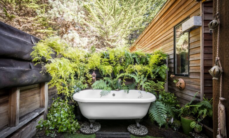 Backyard Bathtubs Are Having a Moment—but Should You Take the Plunge?