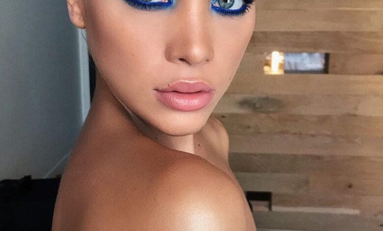 How to apply eyeshadow like a makeup artist