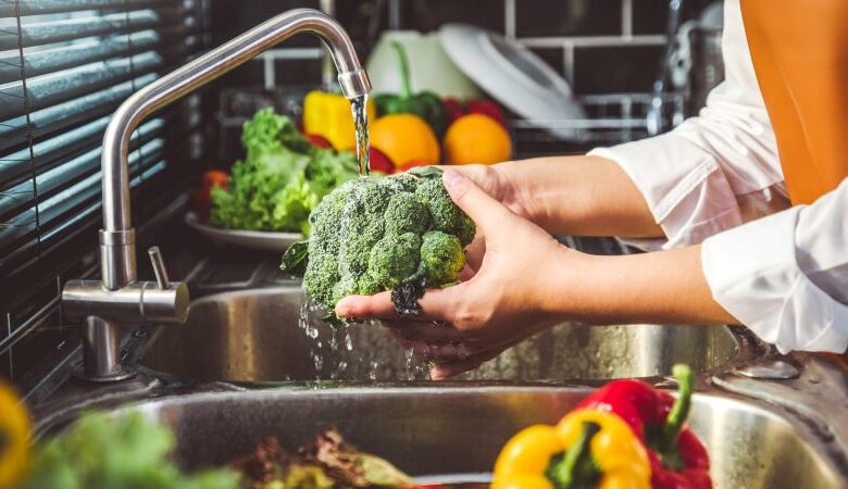 Doctor shares advice on how to prevent food poisoning
