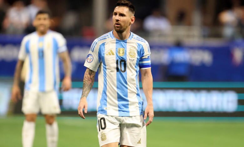 ATLANTA, GA - JUNE 20: Argentina forward Lionel Messi (10) during the CONMEBOL Copa America match between Argentina and Canada on June 20, 2024 at Mercedes Benz Stadium in Atlanta, Georgia. (Photo by Michael Wade/Icon Sportswire via Getty Images)