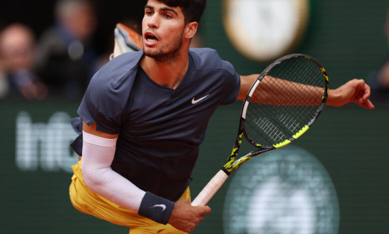 PARIS, FRANCE - JUNE 02: Carlos Alcaraz of Spain is seen in action against Felix Auger-Aliassime of Canada in their fourth round match on day eight during the 2024 French Open at Roland Garros on June 02, 2024 in Paris, France. (Photo by Ian MacNicol/Getty Images)