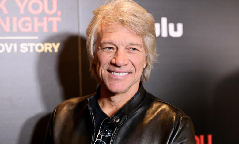 Jon Bon Jovi is praised for talking woman off the ledge of a bridge. Mental health experts say it's well deserved.